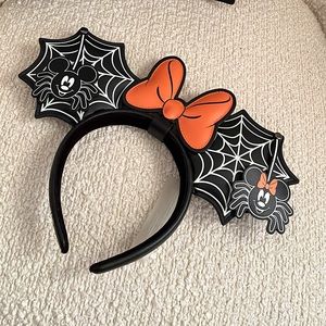 Loungefly Minnie Mouse Spider Ear Headband